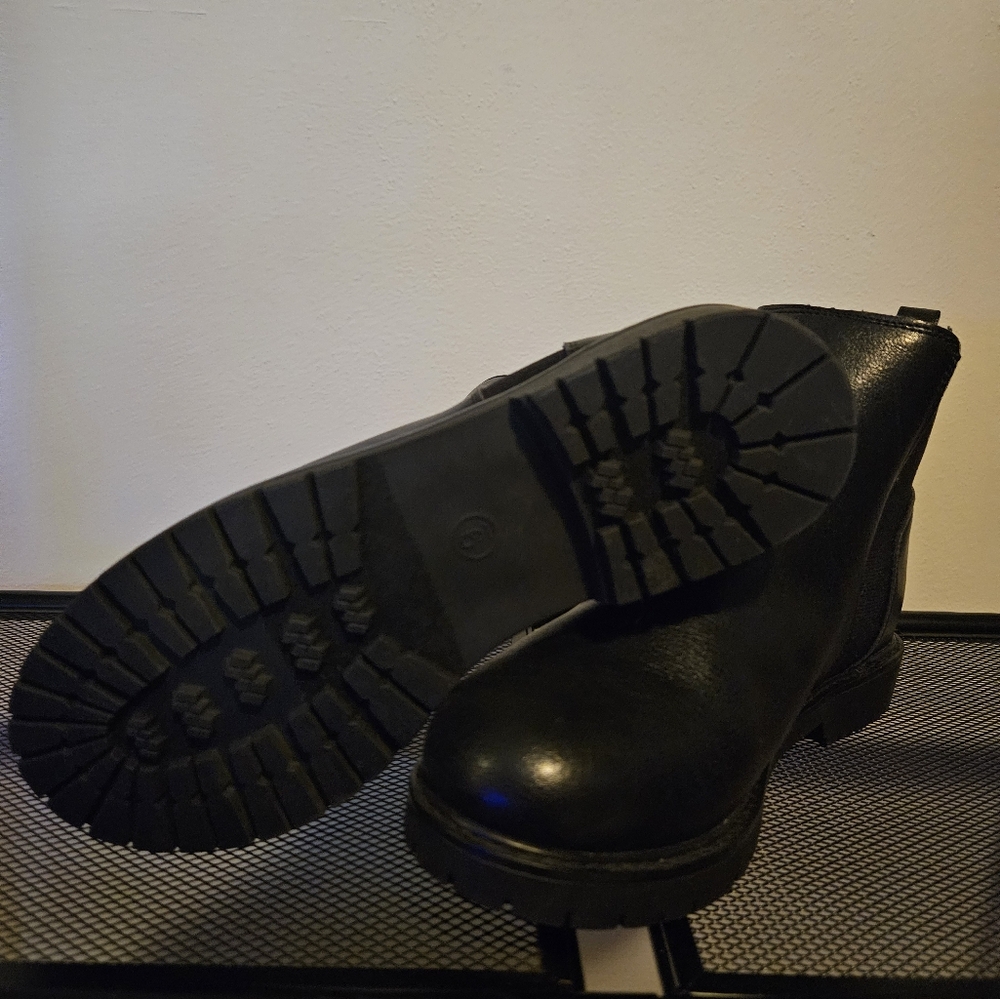 American Eagle black chelsea boot